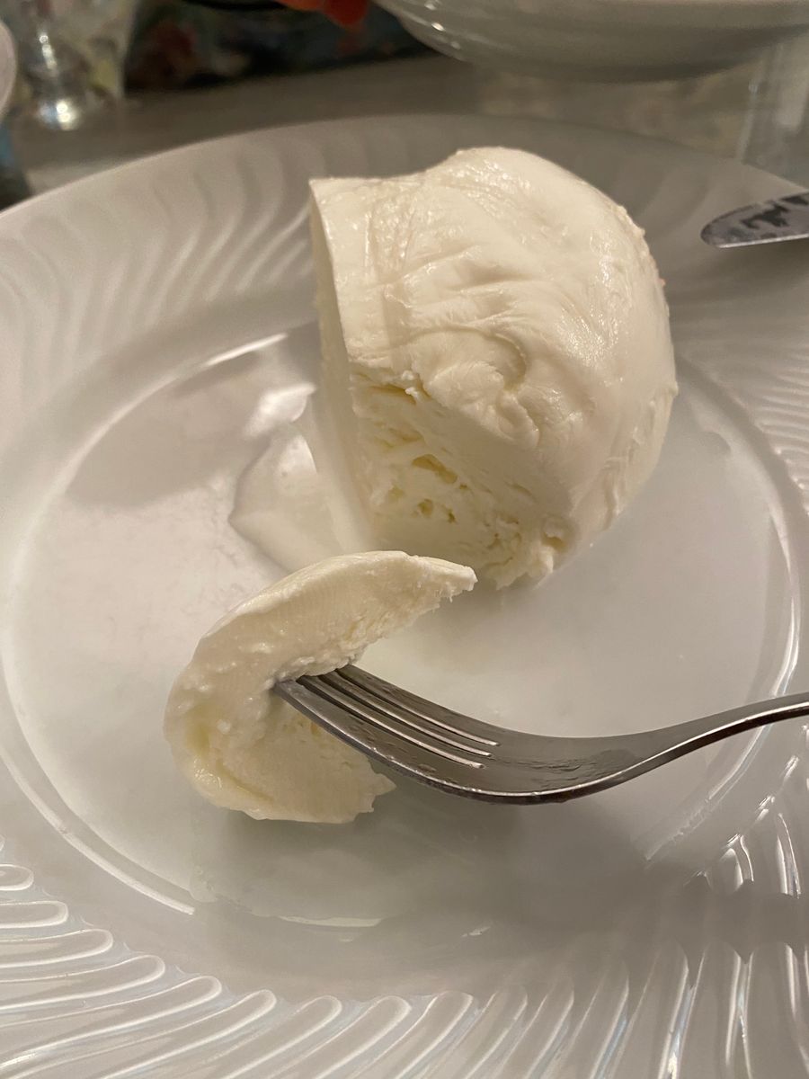 Come si mangia la mozzarella di bufala, i consigli del caseificio Di Santo